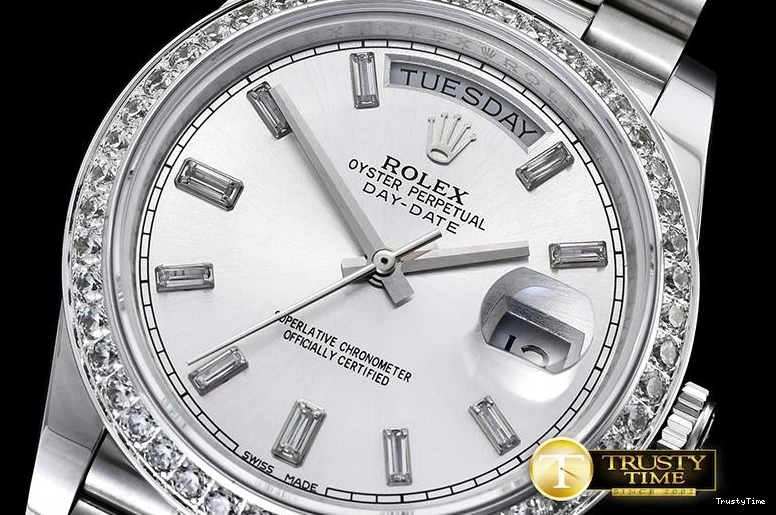 0210 RDD0207F – DayDate Compact 677